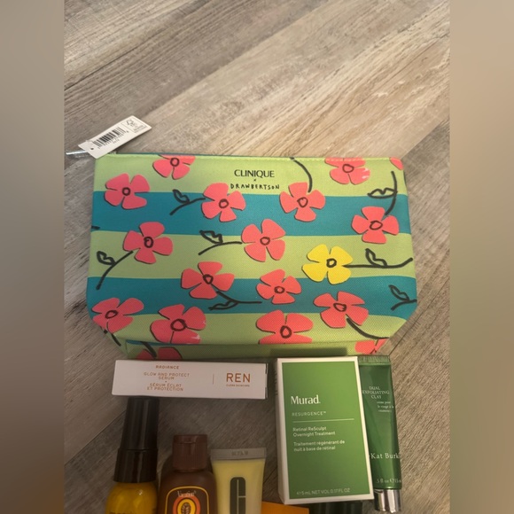 Beauty Samples - Picture 4 of 4